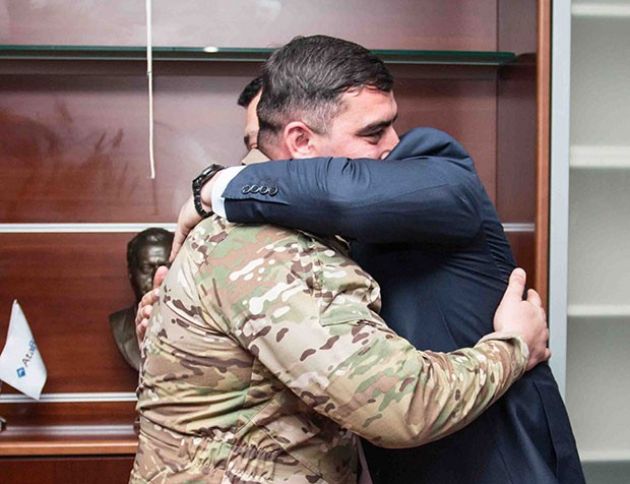 Bank hərbçinin kredit borcunu bağışladı