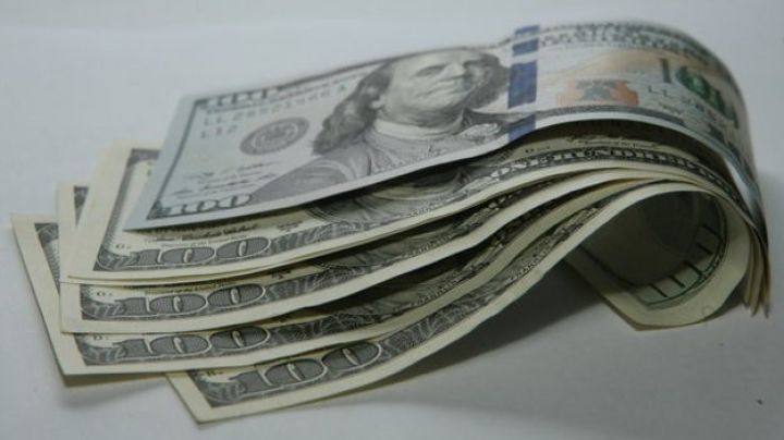 İlk 5 ayda dollar satışı azalıb - 2 dəfədən çox
