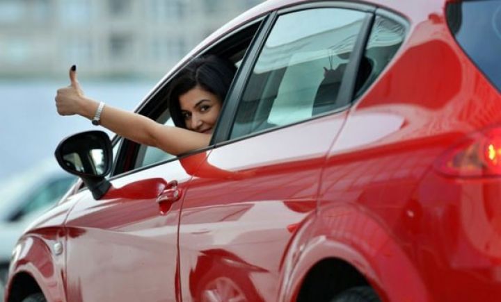 Sürücülük vəsiqəsi alan qadınların sayı artıb