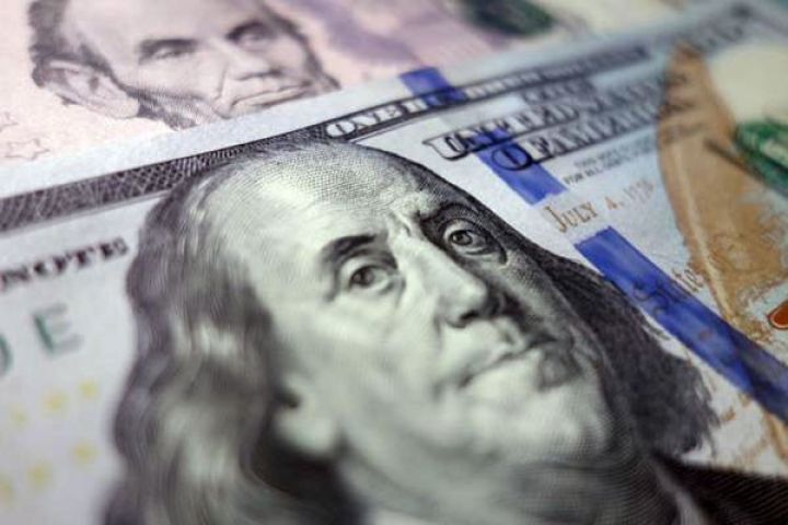 Banklarda Dollar bu gün də ucuzlaşır