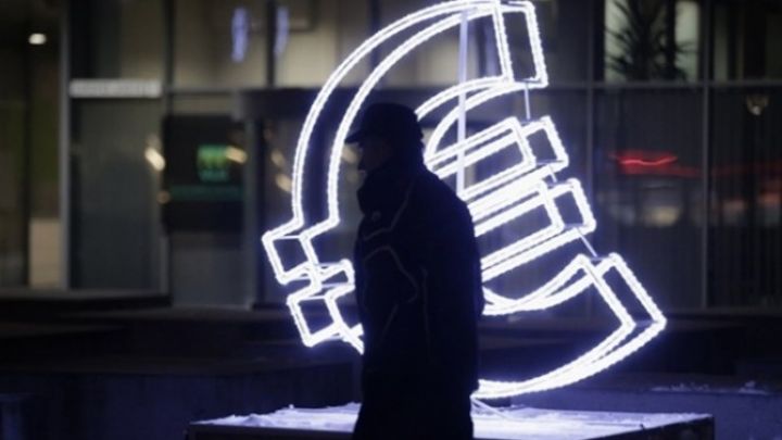 Daha bir ölkə Avrozonaya daxil olur   