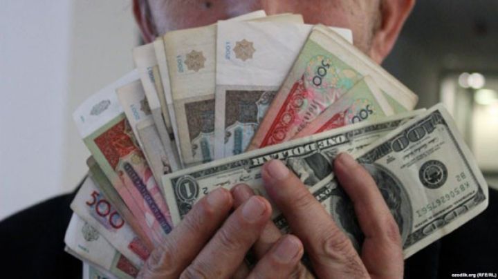 Özbəkistan kəskin devalvasiyaya getdi