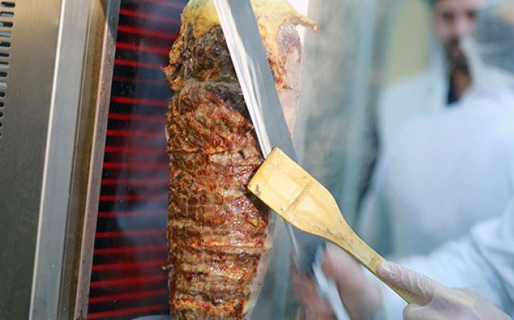 "Ölü insan ətilə dönər" iddialarına RƏSMİ MÜNASİBƏT