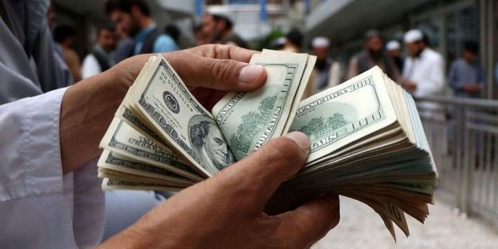 Banklar Dolları cüzi bahalaşdırdı
