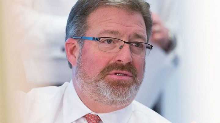 Media nəhənginin direktoru xəstəxanaya yerləşdirildi