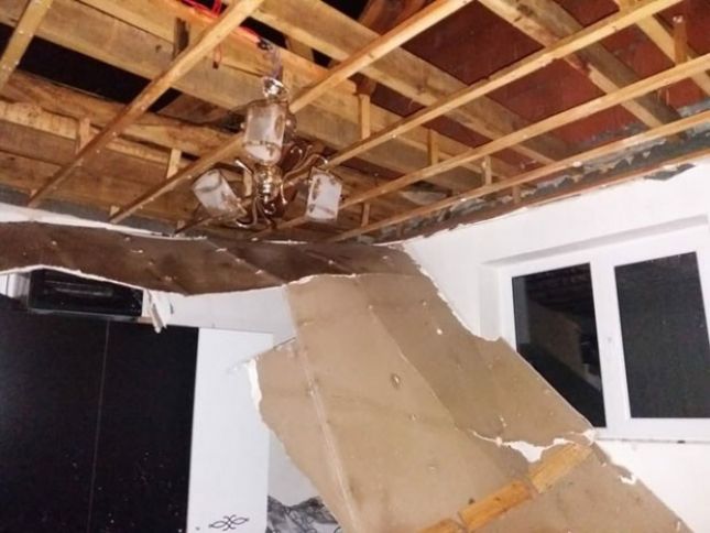 Güclü külək və leysan ciddi fəsadlar törədib 