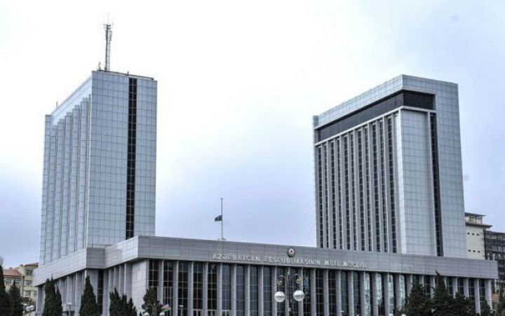 Büdcənin müzakirəsi başladı