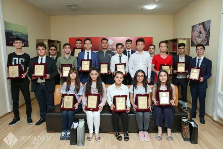 “Veysəloğlu” 700 bal toplayan abituriyentləri təbrik edib