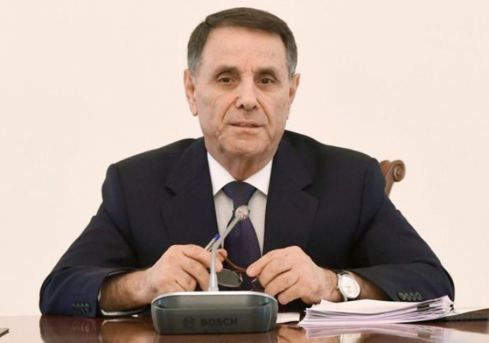 Novruz Məmmədov meşə meyvələri ilə bağlı qərarını ləğv edib