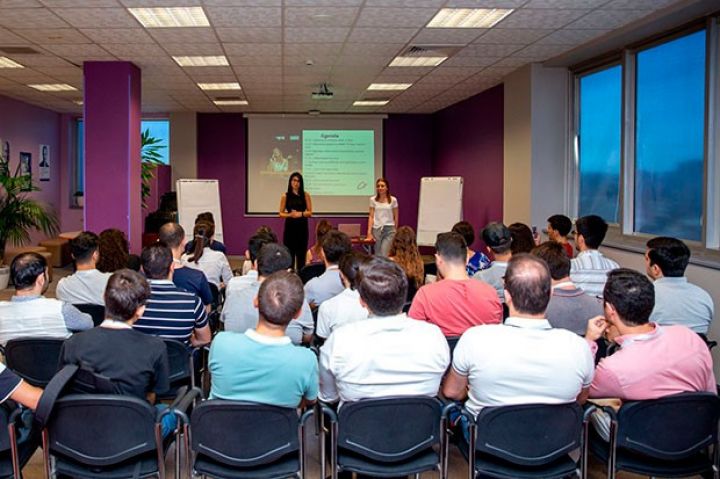 Ölkənin ən arzuolunan iş məkanında 1 gün