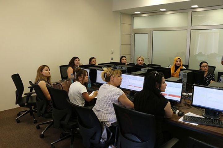 Xəstəxanaların əməkdaşlarına icbari tibbi sığortanın proqramı öyrədilir