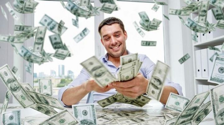 Dünyanın ən varlı adamının adı açıqlanıb