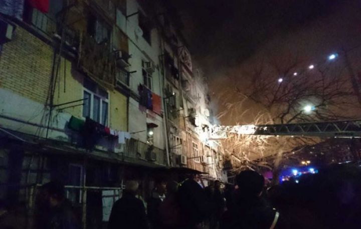 Bakıda yataqxanada yanğın olub, ölənlər və xəsarət alanlar var
