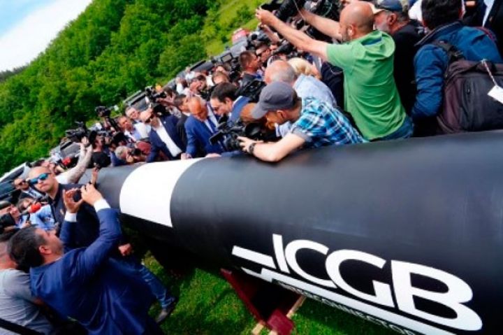 Azərbaycan təbii qazını Bolqarıstana çatdıracaq borunun inşasına başlanıldı