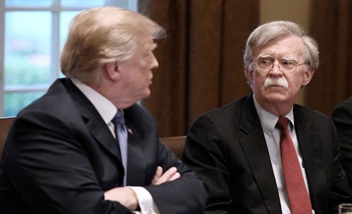 Donald Tramp Boltonu vəzifəsindən azad edib