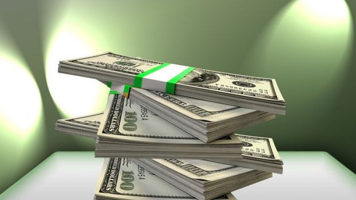 Neft gəlirlərindən büdcə ilə 104 milyard manat xərclənib