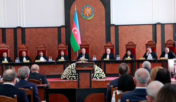 Konstitusiya Məhkəməsi hakimlərinin vəzifədə olmasının yaş həddi artırılır