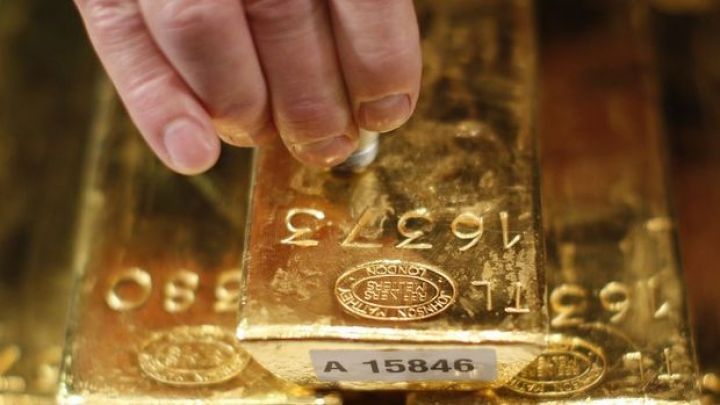 Qızılın qiyməti yenidən 2 min dolları keçdi