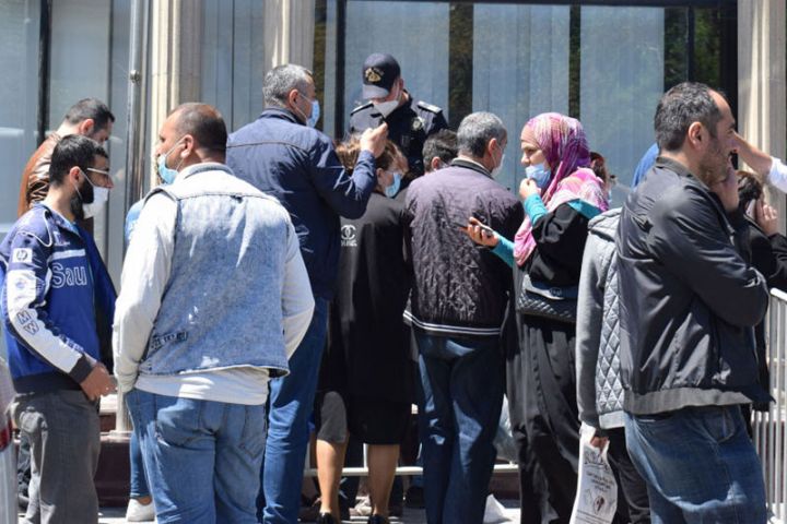 Növbələrdə və dayanacaqda maska taxmasaz cərimələnəcəksiz