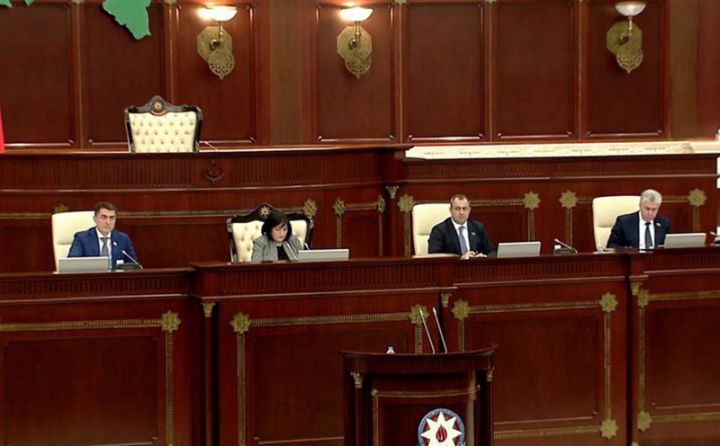 Milli Məclisin iclası başladı