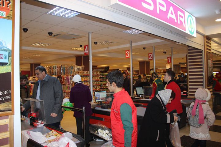 Bakıdakı SPAR supermarketlərindən biri bağlanıb
