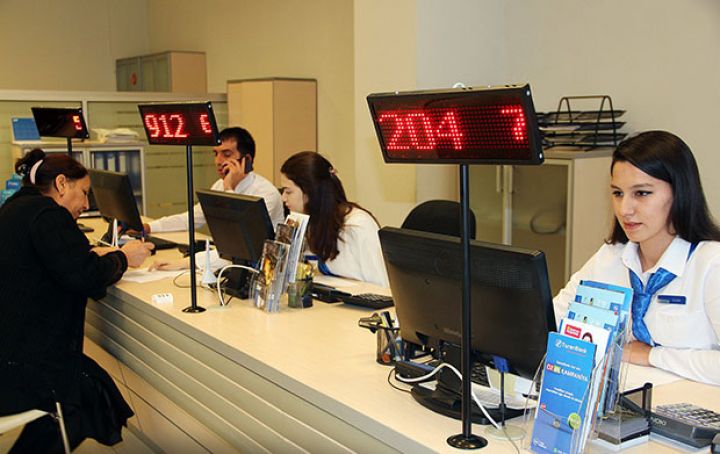 Bank işçilərinin sayı avqustda da artıb