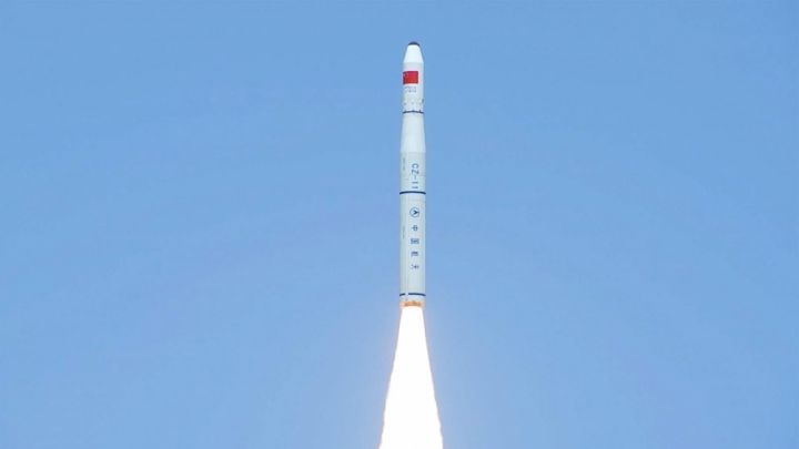 Çin orbitə eyni raketlə 9 peyk çıxarıb