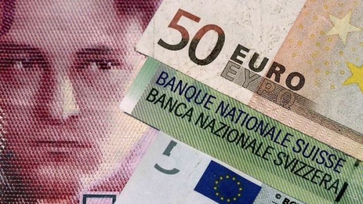 İsveçrə frankı "etibarlı liman" alışları ilə bahalaşır