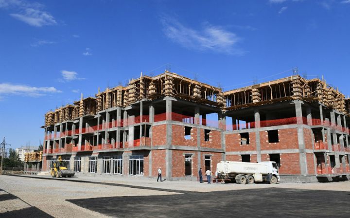 Prezident  yaşayış kompleksinin tikintisi ilə tanış olub