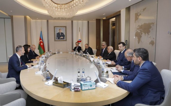 Rövnəq Abdullayev  “Total”ın vitse-prezidentləri ilə görüşdü