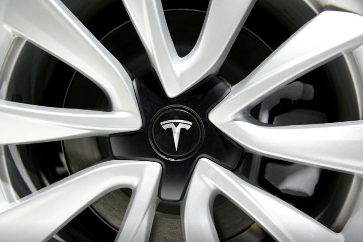 Tesla 1 trilyon dollar həddini aşmaq sürətinə görə rekorda imza atıb