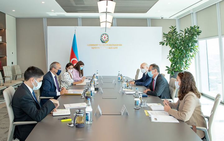 İqtisadiyyat naziri Avropa bankı ilə yeni investisiya layihələrini müzakirə etdi