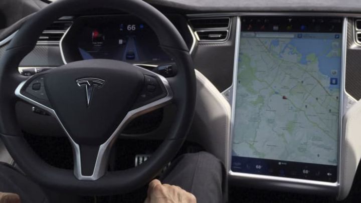 Tesla sahibləri üçün yeni imkan - ayda 199 dollara avtopilotda sürmək