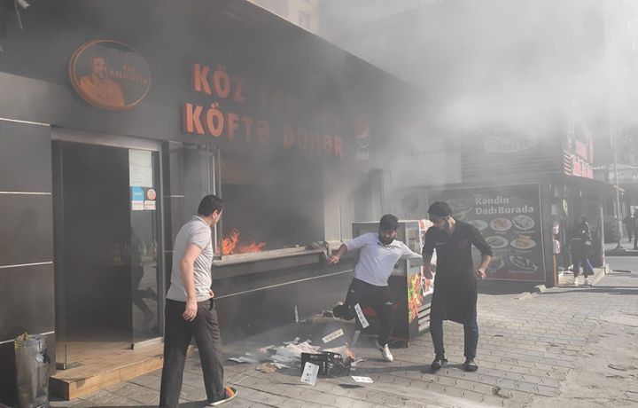 Bakıda dönərxanada yanğın