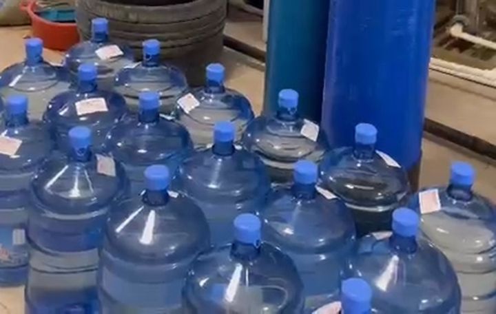 Şəbəkə suyu “Mono su” adı ilə qablaşdırılaraq satışa çıxarılıb