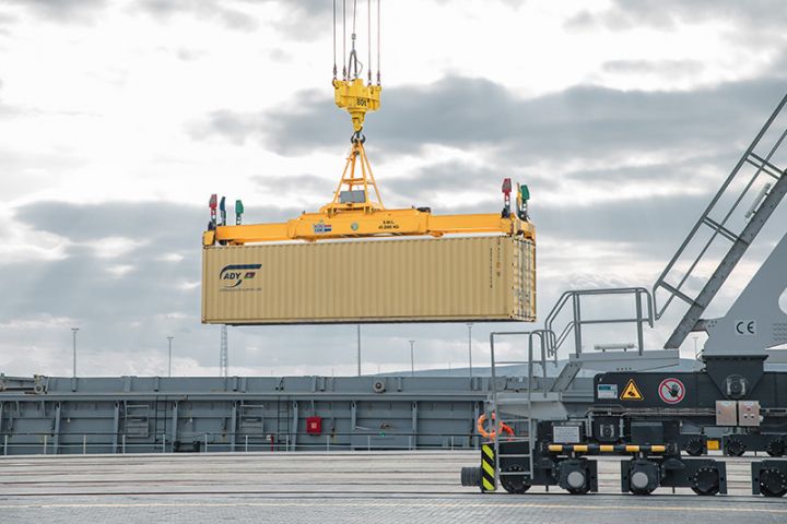 Özbəkistandan Türkiyəyə gedən blok qatarı Bakı Limanına çatıb