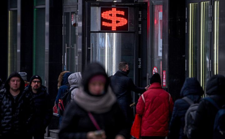 Rusiya Mərkəzi Bank valyuta bazarına müdaxilələr edir - ehtiyatlarını xərcləyir