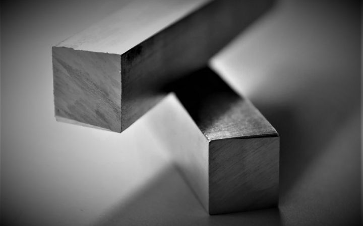 London Metal Birjası nikelin ticarətini dayandırıb