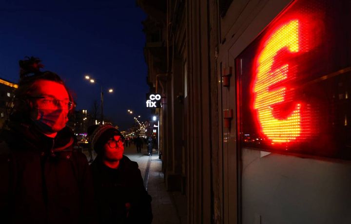 Moskva birjasında dollar və avronun məzənnələri  tarixi maksimumlarını yeniləyib