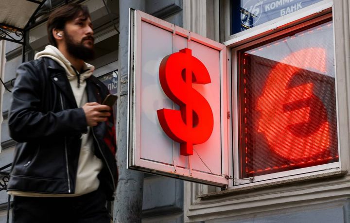 Moskva birjasında dollar bahalaşıb