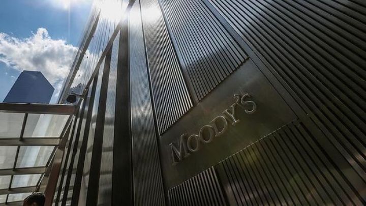 Moody's Türkiyənin kredit reytinqini aşağı saldı