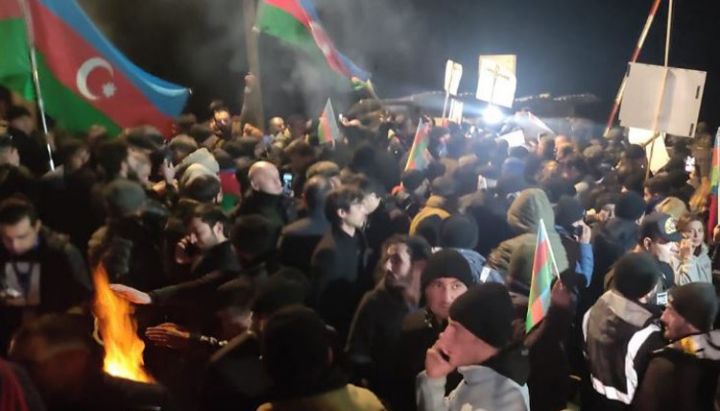 Rusiya sülhməramlıları Laçın dəhlizi ilə hərəkətin bərpası üçün danışıqlar aparır