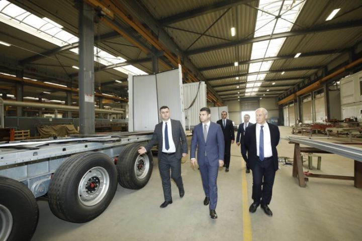 Azərbaycan şirkəti tentli yarımqoşqunun istehsalına başlayıb