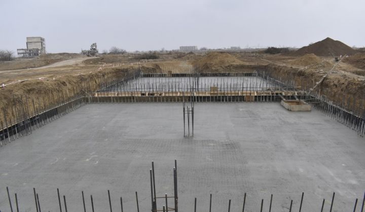 Xalçaçılıq və iplik fabriklərinin təməli qazılıb