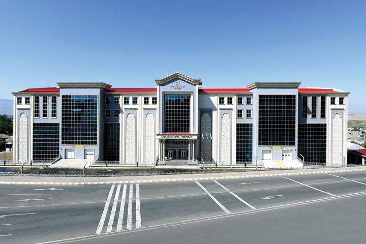 "Yeməyi yaxşı hazırlamaq işin bir tərəfidirsə, həmin yeməyi gözəl təqdim etmək də məsələnin digər tərəfidir" - MÜSAHİBƏ