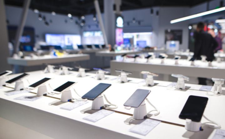 Dövlət Xidməti mobil telefonlar satan 3 şirkət barəsində iş qaldırıb