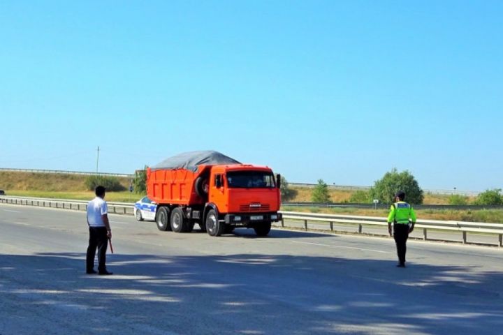 Kütləsi yüklə birlikdə 8 tondan artıq olan yük avtomobillərinə Bakıda qadağa!