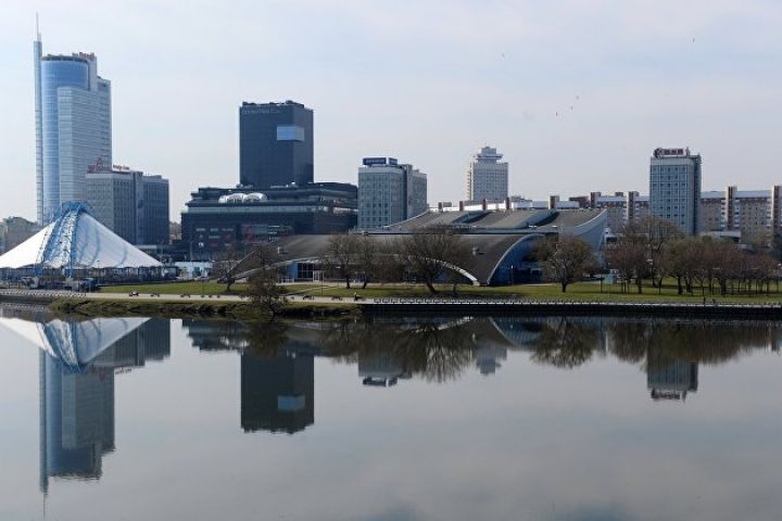 Fitch Belarusun "məhdud defolt" olduğunu təsdiqləyib