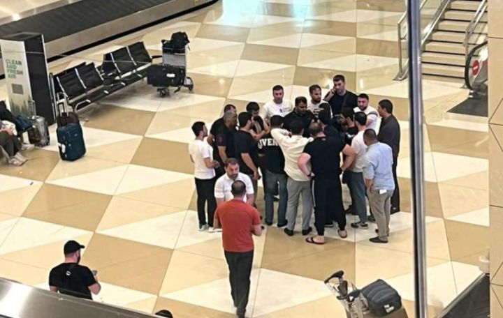 Aeroportda bir qrup şəxs ilə gömrük əməkdaşları arasında mübahisə yaranıb