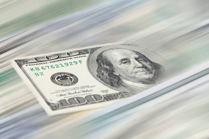 Azərbaycana xaricdən pul köçürmələri 40% azalıb